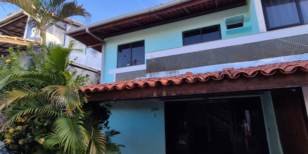 CASA DUPLEX EM CONDOMÍNIO NA ORLA DE PIATÃ